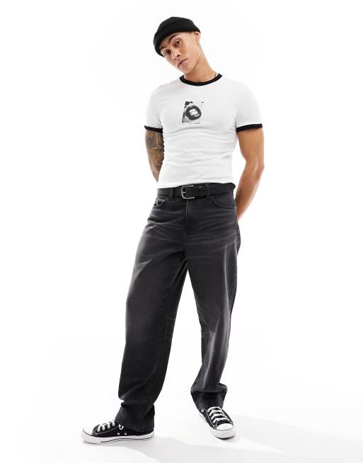 ASOS DESIGN – Körperbetontes Ringer-T-Shirt in Weiß mit Lippenprint auf der Brust , 4 von 4