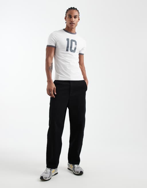 ASOS DESIGN – Körperbetontes Ringer-T-Shirt in Weiß mit Sport-Print, 2 von 5