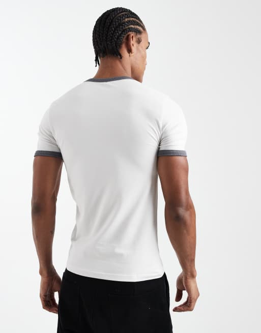 ASOS DESIGN – Körperbetontes Ringer-T-Shirt in Weiß mit Sport-Print, 3 von 5