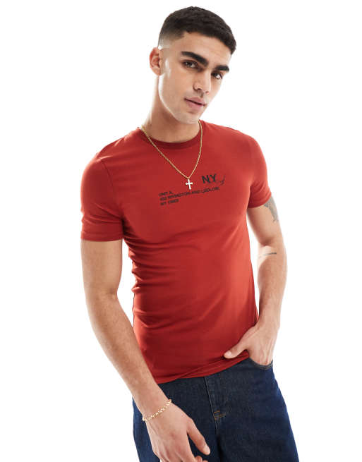 ASOS DESIGN – Körperbetontes T-Shirt in Rot mit Brust-Print