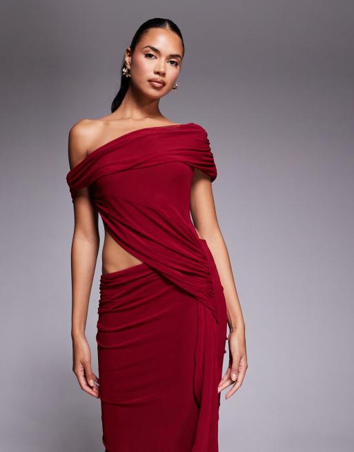 ASOS DESIGN – Körsbärsröd, ryschad midiklänning i mesh med bara axlar, volang och draperad detalj, 2 av 4