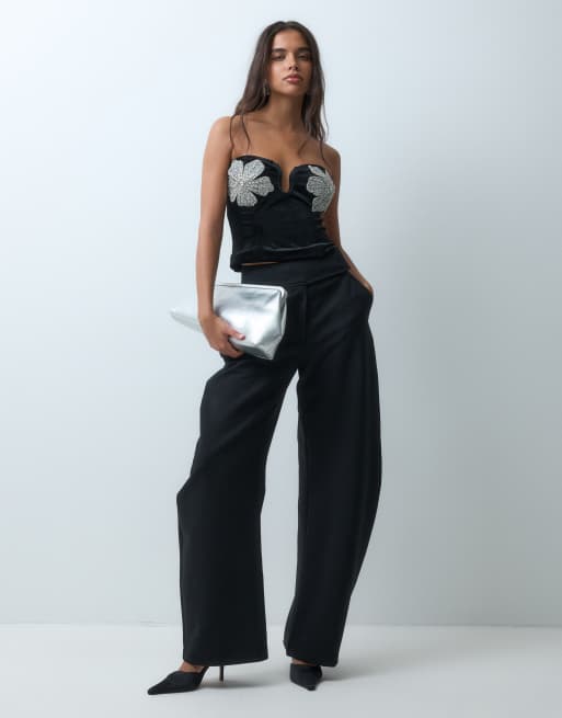 ASOS DESIGN Korsett-Top mit Blumenverzierung aus Samt in Schwarz, 2 von 5