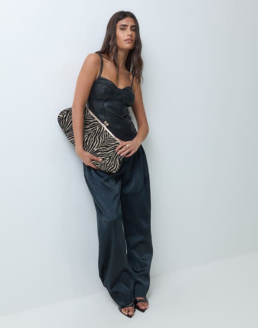 ASOS DESIGN korsettop i læderlook i sort, 4 af 5