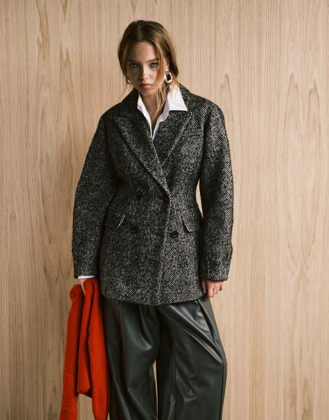 ASOS DESIGN - Kort og elegant frakke med skulpturel effekt samt sildebensmønster - view 1