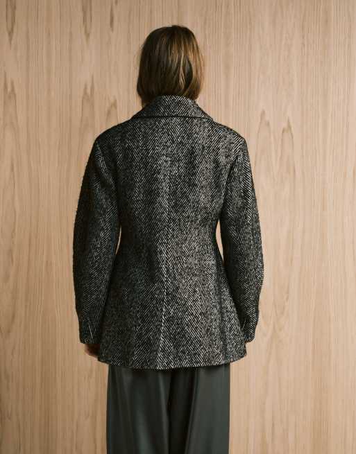 ASOS DESIGN - Kort og elegant frakke med skulpturel effekt samt sildebensmønster, 4 af 4