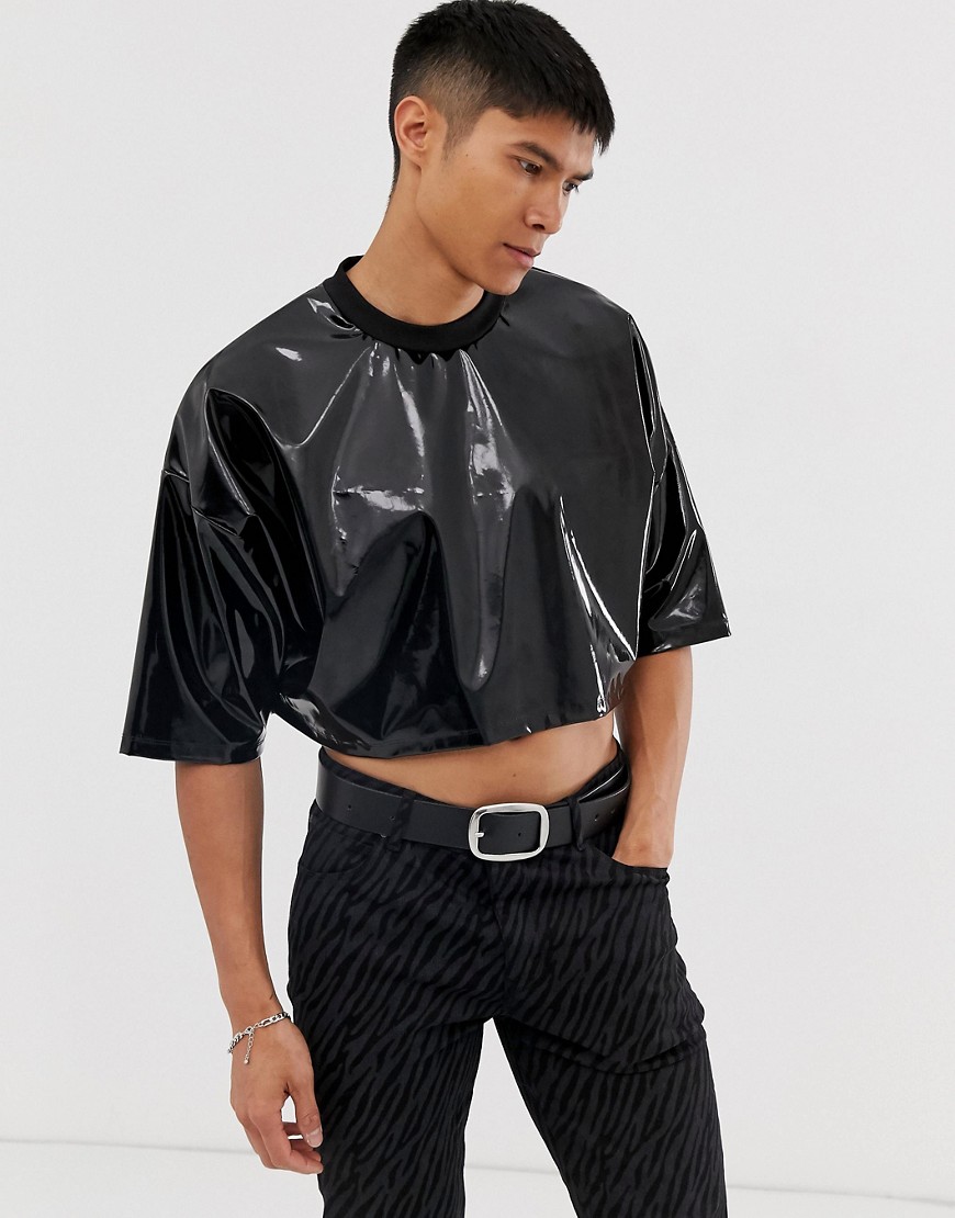 ASOS DESIGN – Kort svart t-shirt i oversize-modell i vinyl