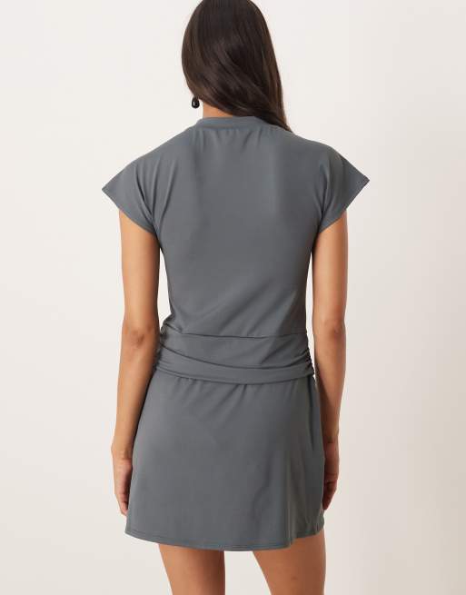 ASOS DESIGN – Kort t-shirtklänning med sänkt midja och snurrad knut, 4 av 4