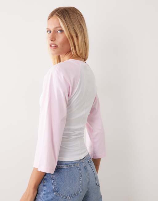 ASOS DESIGN kort top med kontrastærmer og indsnøret talje i lyserød og hvid, 4 af 4