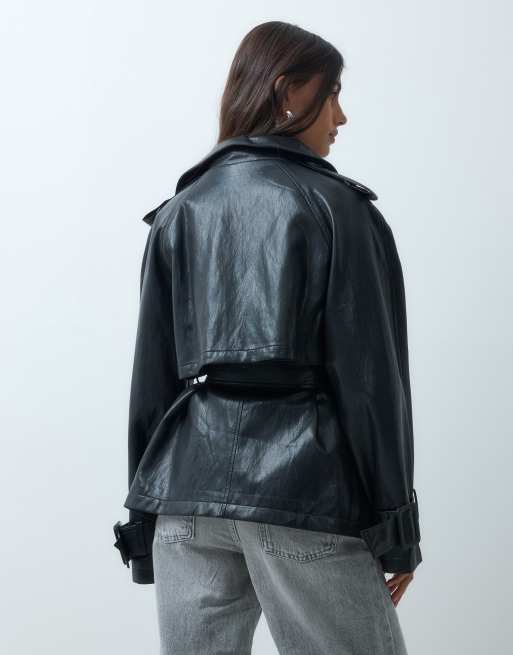 ASOS DESIGN kort trenchcoat i læderlook i sort, 3 af 4