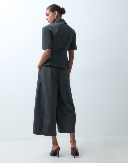 ASOS DESIGN korta barrel-byxor med skräddad passform i kolgrått, 4 av 5