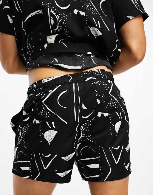 ASOS DESIGN – Kortare badshorts med abstrakt mönster, del av set, 2 av 4
