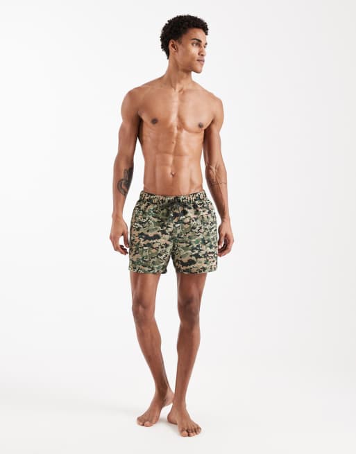 ASOS DESIGN - Korte badeshorts i kakifarvet camouflageprint, 2 af 5