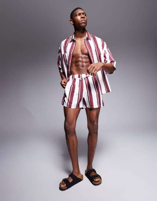 ASOS DESIGN - Korte badeshorts med bordeaux striber - Del af sæt, 2 af 4