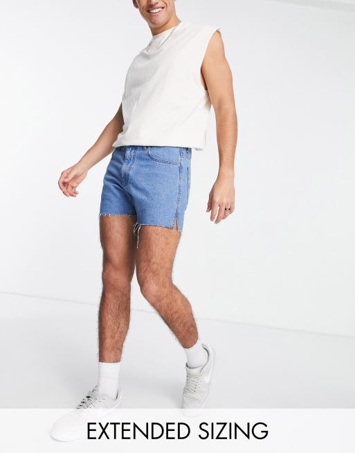 ASOS DESIGN - Korte denimshorts med slidser i kanten i mellemvask 