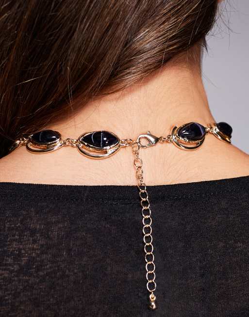 ASOS DESIGN - Korte ketting met marineblauwe imitatie-halfedelstenen in goudkleur, 3 van 3