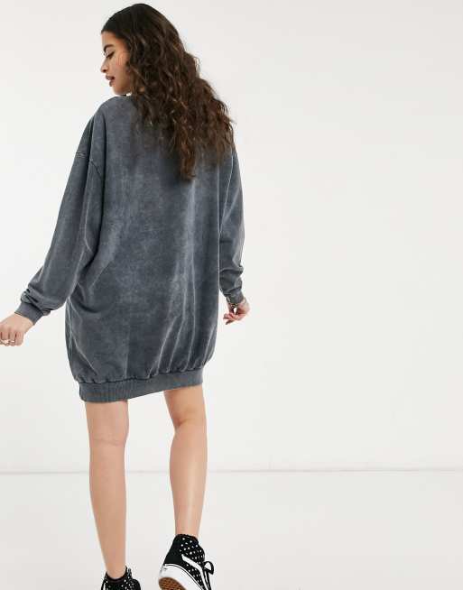 ASOS DESIGN - Korte oversized mini jurk met Apres ski logo in grijze tie-dye, 2 van 4
