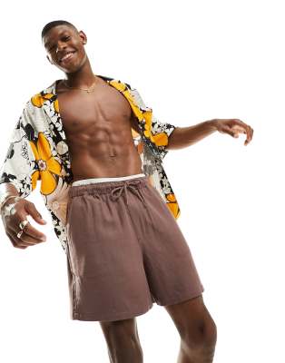 ASOS DESIGN - Korte short van linnen met wijde pasvorm in bruin 