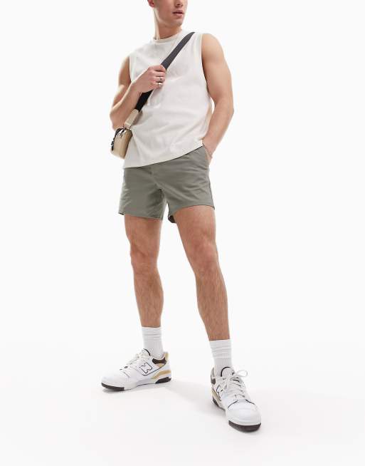 ASOS DESIGN - Korte slim-chinoshorts i lys khaki 
