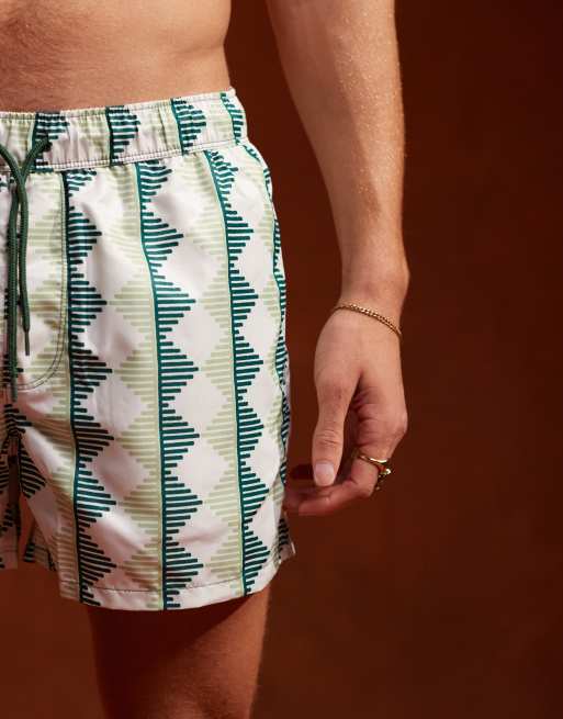 ASOS DESIGN - Korte zwemshort met geometrische print in groen en ecru, 4 van 5
