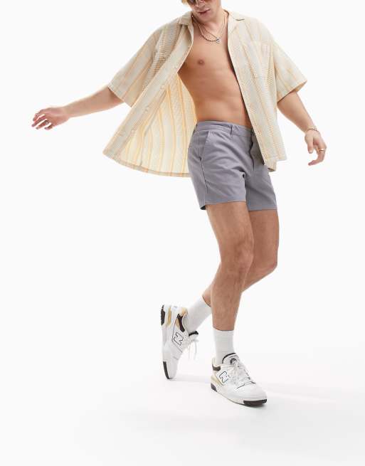 ASOS DESIGN - Kortere smalle chinoshort in grijs 
