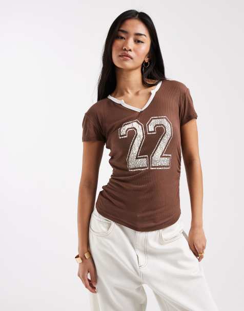 ASOS DESIGN - Kortærmet top med rynker og '22'-grafikprint - view 1