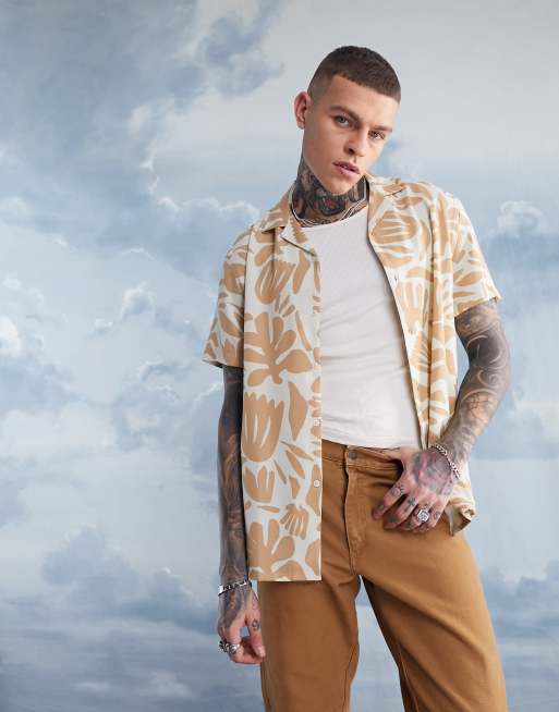 ASOS DESIGN – Koszula o luźnym kroju z kołnierzykiem kubańskim w beżowy abstrakcyjny kwiatowy wzór