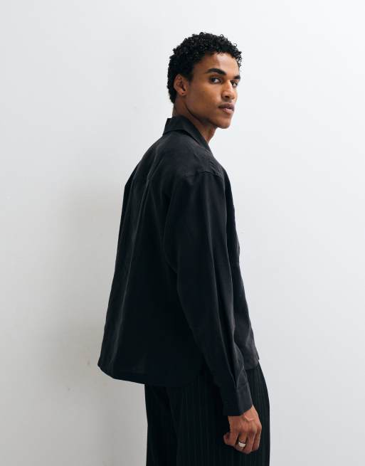 ASOS DESIGN koszula oversize z asymetrycznym dołem i haftem na kieszeni w czerni, 4 z 5