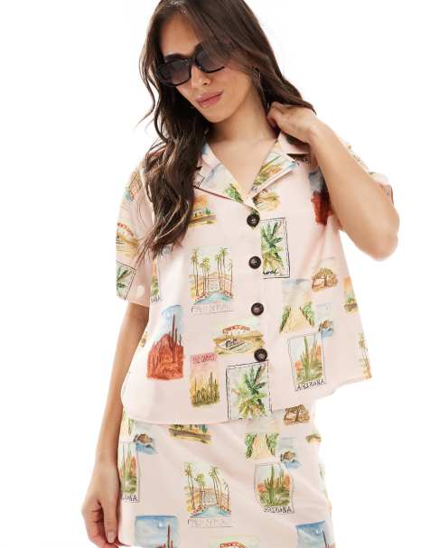 ASOS DESIGN – Koszula we wzór w pocztówki, część zestawu - view 1