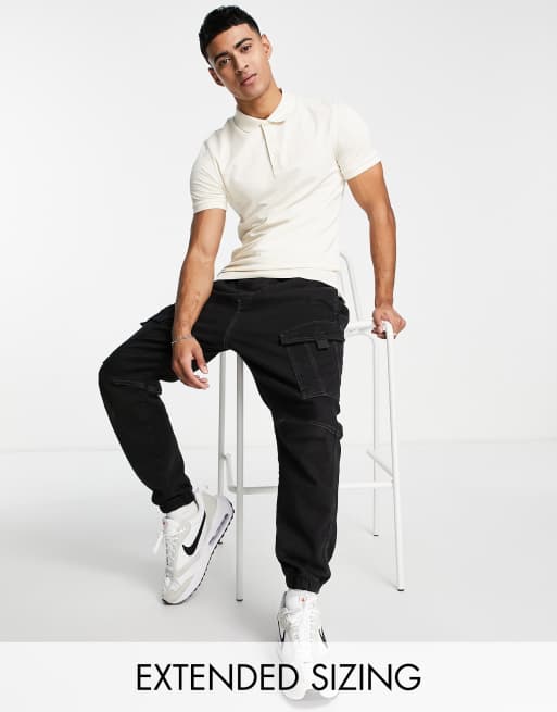 ASOS DESIGN – Koszulka polo o kroju podkreślającym sylwetkę w kolorze złamanej bieli