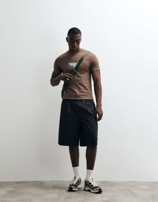 ASOS DESIGN - Kraftig brun T-shirt i regular fit med Tokyo-print foran, 2 af 5