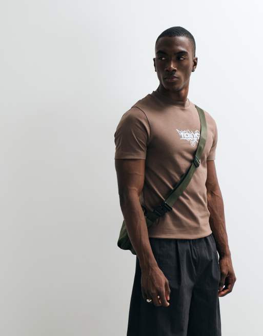 ASOS DESIGN - Kraftig brun T-shirt i regular fit med Tokyo-print foran, 3 af 5