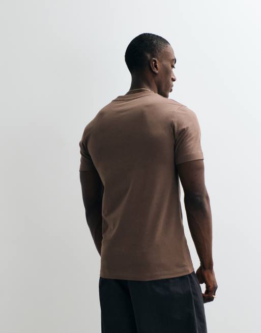 ASOS DESIGN - Kraftig brun T-shirt i regular fit med Tokyo-print foran, 4 af 5
