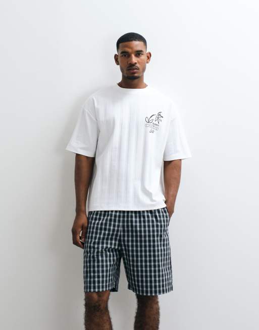 ASOS DESIGN kraftig oversize t-shirt med blommigt brösttryck i vit texturerad väv, 2 av 5