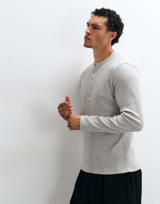 ASOS DESIGN kraftig regular långärmad henley-t-shirt i krämfärgad melerad våffelstickning, 3 av 5