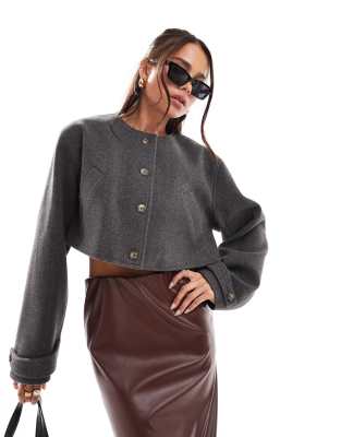 ASOS DESIGN - Kragenlose Cropped Jacke in Anthrazit-Grau