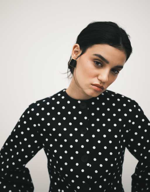 ASOS DESIGN – Kragenloser, gepunkteter Blazer in Schwarz-Weiß mit voluminösen Ärmeln, 3 von 4