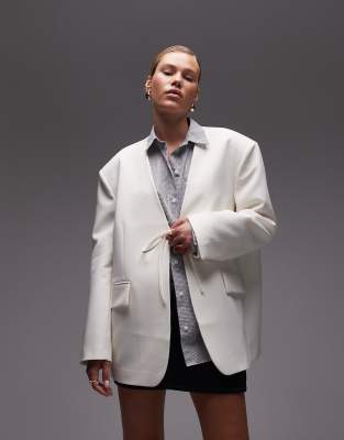 ASOS DESIGN - Kragenloser Oversize-Blazer in Creme mit Bindedetail vorn-Braun