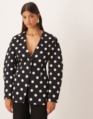 ASOS DESIGN - Kragenloser, taillierter Blazer mit Polka Dots, Kombiteil-Bunt