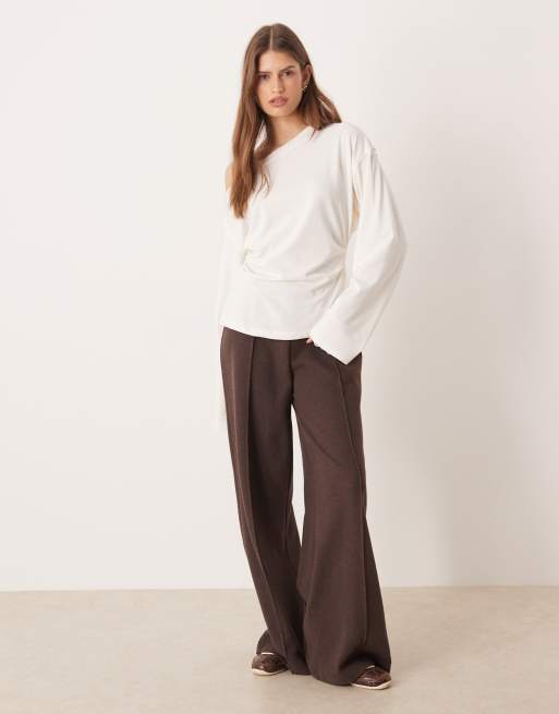 ASOS DESIGN – Krämfärgad t-shirt med långa ärmar och bara axlar, 4 av 4