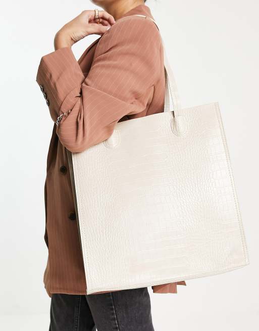 ASOS DESIGN – Krämvit, krokodilskinnsmönstrad toteväska med laptop-fack , 2 av 4