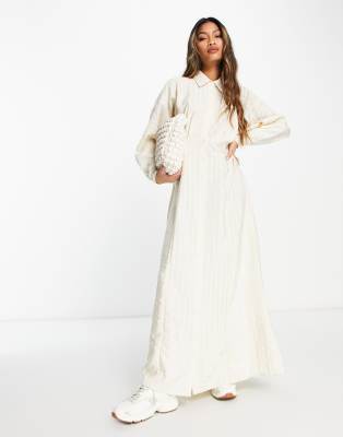 ASOS DESIGN – Krämvit strukturrandig skjortklänning i maxilängd med volymärmar 