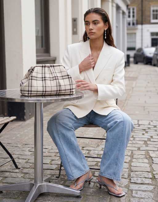 ASOS DESIGN – Krämvitrutig kuvertväska i oversize, 11 av 11