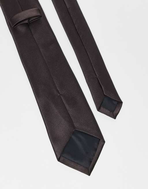 ASOS DESIGN – Krawatte und Einstecktuch in Dunkelbraun, 2 von 3