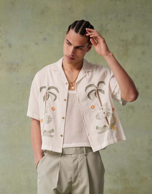 ASOS DESIGN – Kremowa koszula o pudełkowym kroju z kołnierzykiem kubańskim i wyhaftowanymi palmami