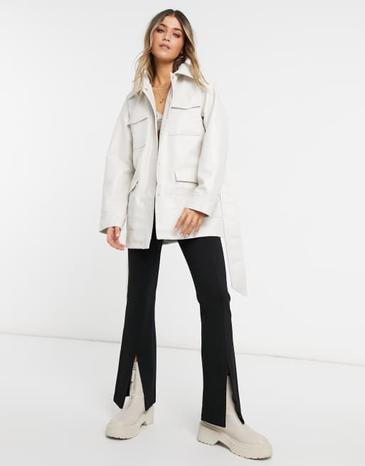 ASOS DESIGN – Kremowa kurtka oversize z imitacji skóry z ozdobnymi kieszeniami, 4 z 4