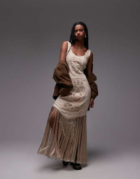 ASOS DESIGN – Kremowa sukienka maxi w haftowany wzór z wycięciami i frędzlami - view 1