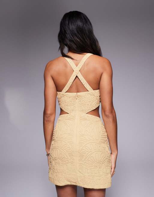 ASOS DESIGN – Kremowa sukienka mini z wycięciami i haftowanym wzorem cornelli, 4 z 4