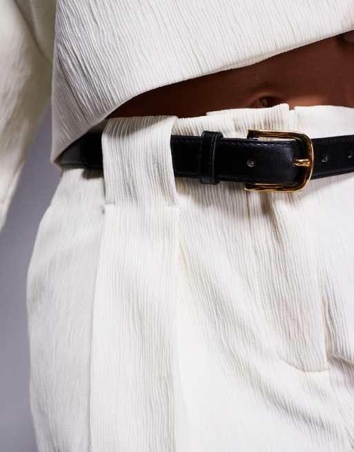 ASOS DESIGN – Kremowe eleganckie teksturowane szorty z paskiem, 5 z 5