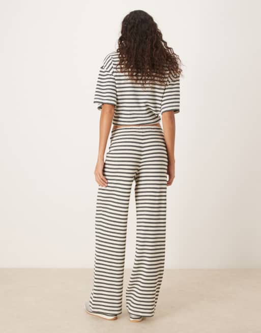 ASOS DESIGN – Kremowe fakturowane spodnie z szerokimi nogawkami w paski, 5 z 5