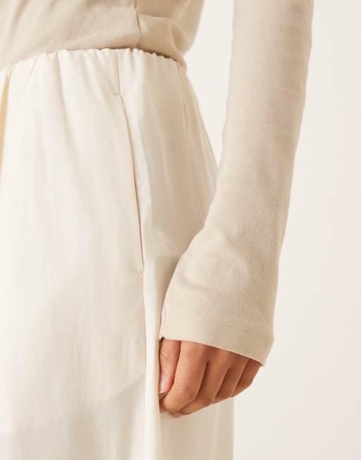 ASOS DESIGN – Kremowe wciągane eleganckie spodnie z obniżonym stanem, 4 z 5